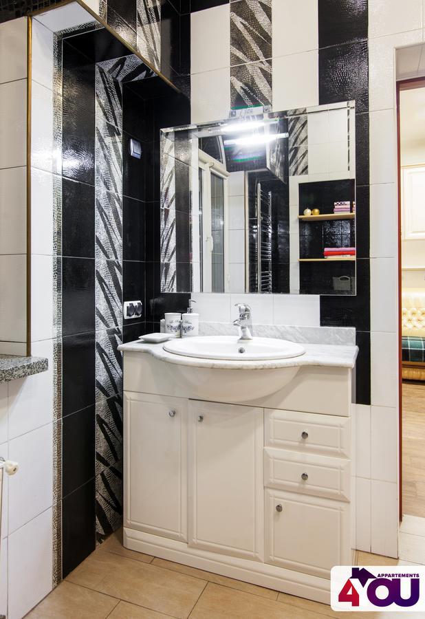 4You Apartaments Lviv Extérieur photo